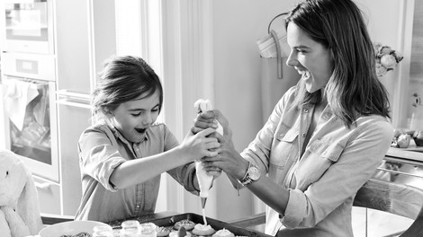 FOTO: Alessandra Ambrosio v čudoviti modni kampanji s svojo hčerkico Anjo
