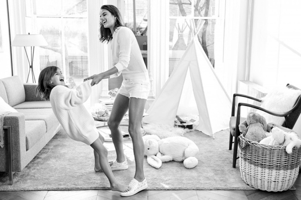 FOTO: Alessandra Ambrosio v čudoviti modni kampanji s svojo hčerkico Anjo