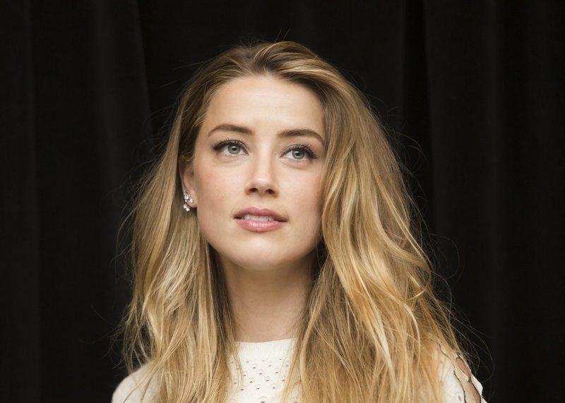 Po vsej drami z Johnnyjem Deppom igralka Amber Heard zdaj sporočila, da je noseča - kdo je oče?  😳 (foto: Profimedia)