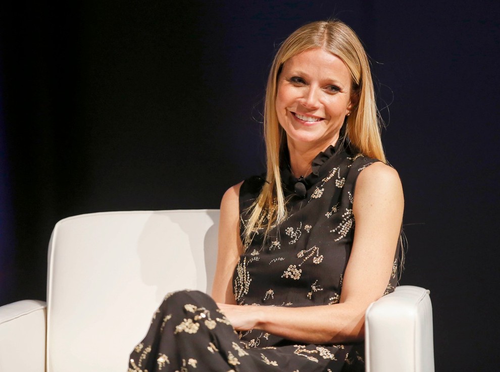 Gwyneth Paltrow - Medtem ko Cameron Diaz z užitkom prelistava knjigo Drew Barrymore, pa 43-letna Gwyneth Paltrow najraje poseže po …