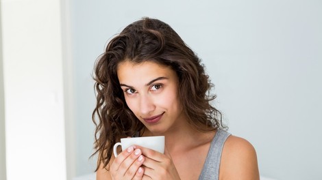Zakaj bi morala veliko pogosteje piti belo kavo?