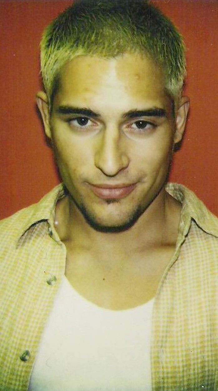 bil je blond! In nedvomno že takrat seksi tipček. V filmu je prvič nastopil, ko mu je bilo 25 let. …