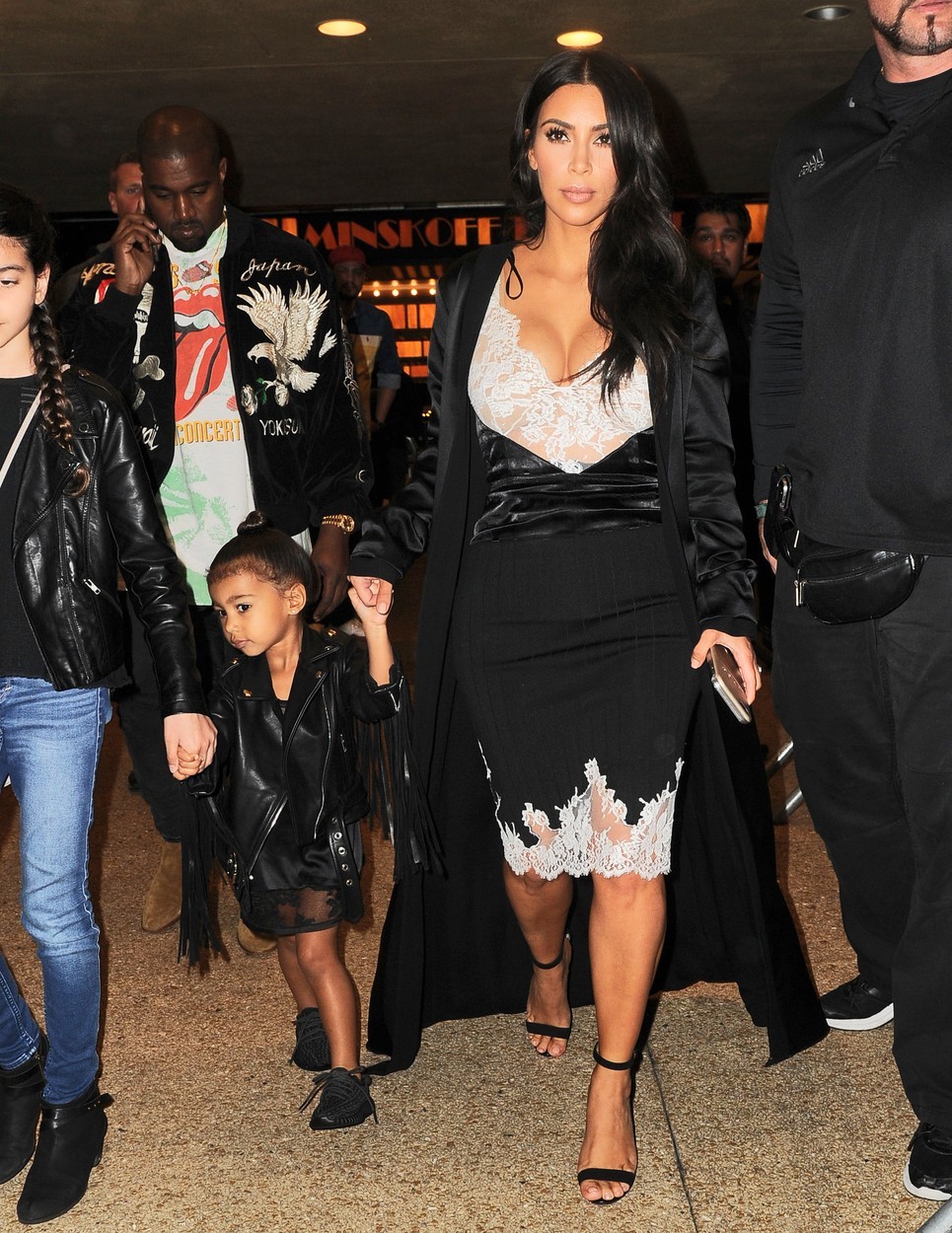 North West takole stajliš oblekla za družinsko večerjo v New Yorku. Manekenka Chrissy Teigen pa je na družbenem omrežju delila …
