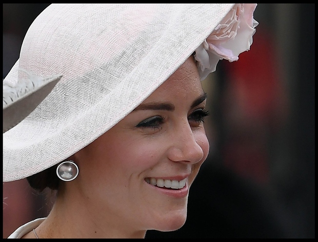 Kate Middleton je bila ob praznovanju 90-ega rojstnega dne kraljice Elizabete še kako ponosna mamica. Njena 13-letna hčerkica Charlotte se …