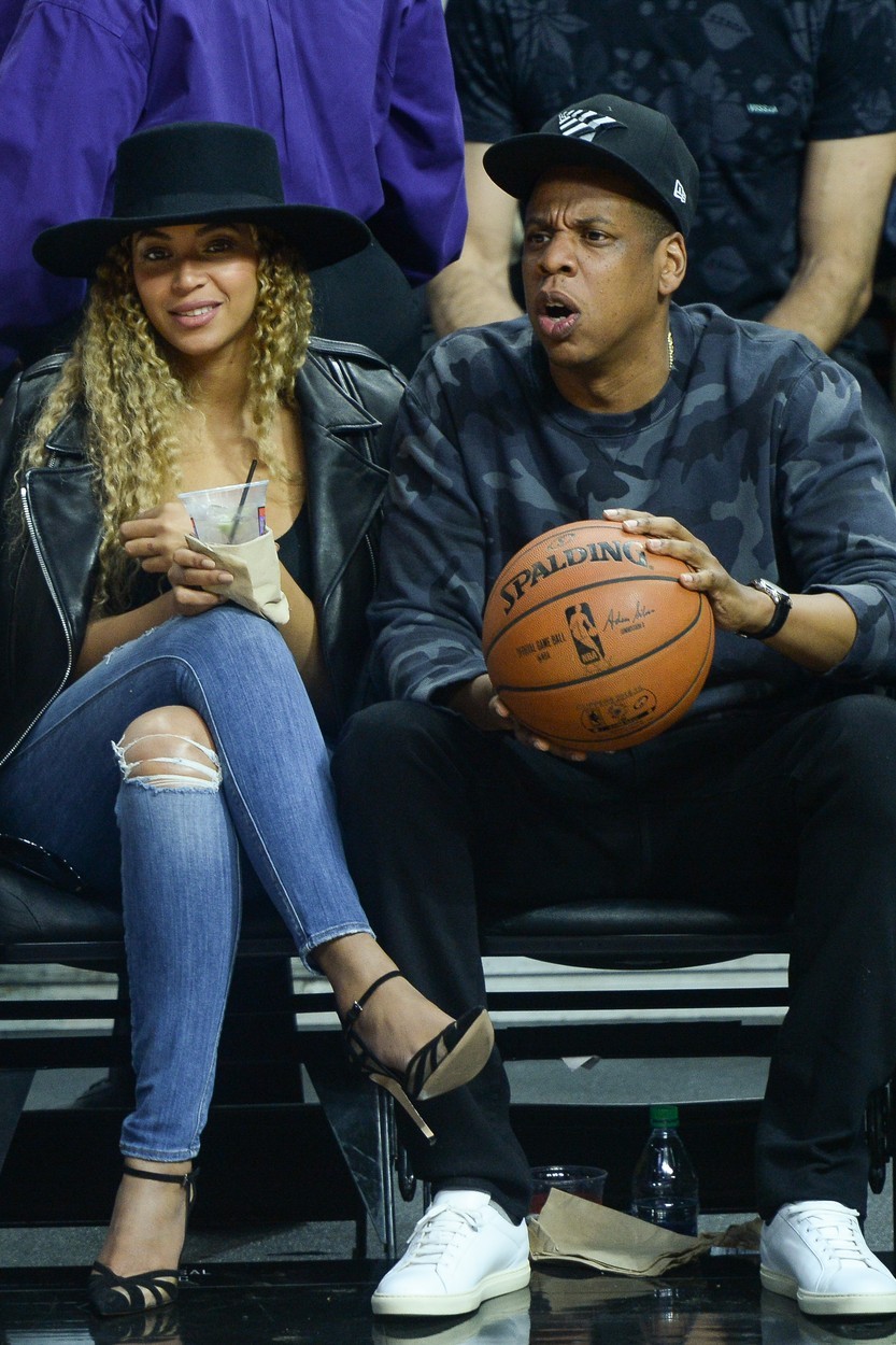 Zelo nam je bil na primer všeč outfit, ki ga je nosila na košarkarski tekmi. Jeans hlače Beyonce na splošno …