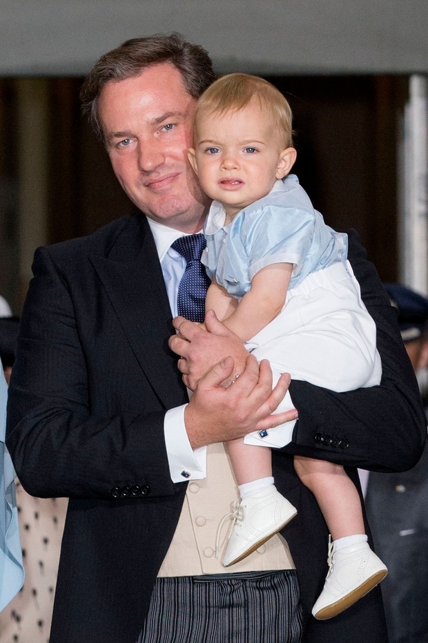 Christopherja O'Neilla, par ima še hčerkico, princeso Leonoro. Na fotografiji je princ Nicolas s svojim očetom ob krstu Nicolasovega bratranca, …
