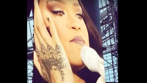 VIDEO: Rihanna se je na koncertu v Dublinu povsem zlomila