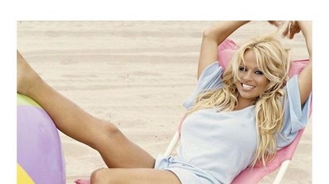 FOTO: Poglej, kako seksi sinova ima Pamela Anderson!