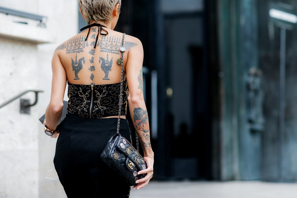Moda/poletje 2016: Poglej, kaj smo opazili na pariških ulicah (FOTO)