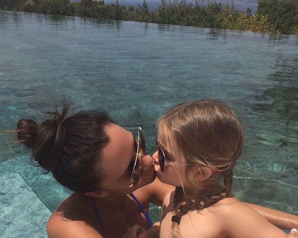 Malčica Harper Beckham, četrti otrok Davida in Victorie Beckham, je nedavno praznovala svoj peti rojstni dan. Ja, peti! Lahko verjameš? …