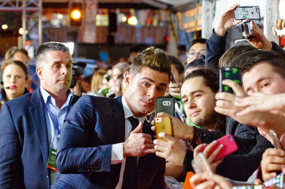 Zac Efron je vesel, da ga obožujejo tudi moški! Poglej, zakaj (foto: Profimedia)