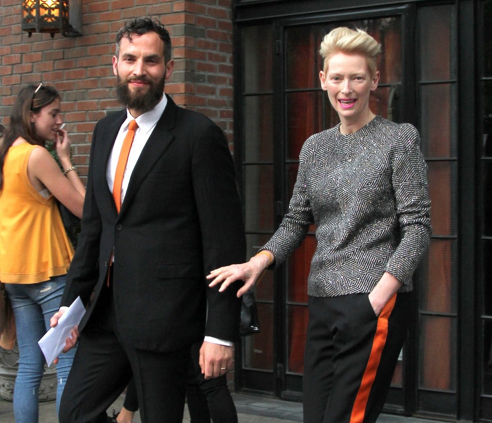Fantastična angleško-škotska igralka, manekenka in modna muza Tilda Swinton (55 let) si je po koncu razmerja s škotskim dramaturgom in …