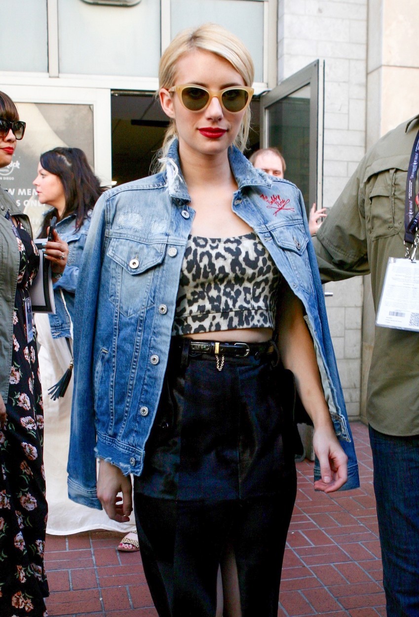 Poglej, kako jakno iz jeansa (po domače 'đeki') nosijo zvezdnice