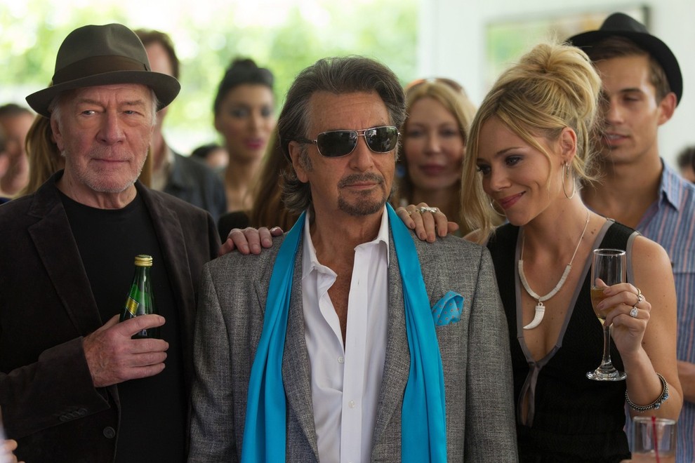 Danny Collins ob slavnem Alu Pacinu. V filmu je Katarina odigrala tudi gol prizor. Na premiero se je odpravila ...