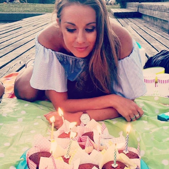 Tara Zupančič je avgusta praznovala rojstni dan. "Ne potrebujem torte, le eno dobro željo," je zapisala na Instagramu. Vse najboljše! …
