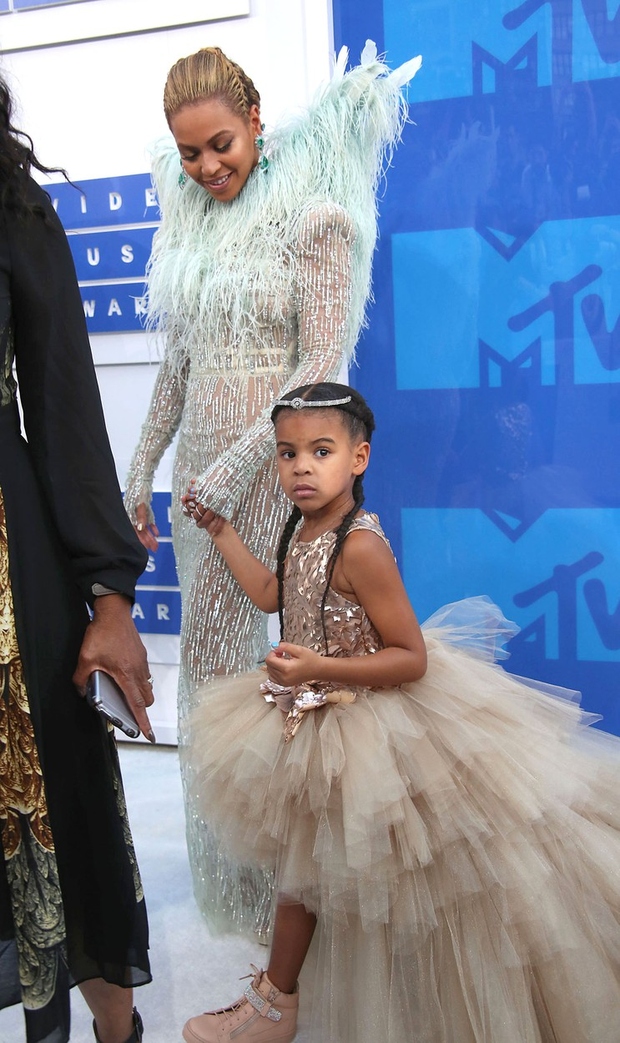 Beyonce je na podelitev prišla s svojo hčerkico Blue Ivy. Pevka je tudi sicer na letošnjih video nagradah MTV požela …