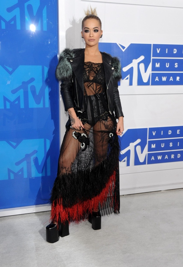 FOTO: Wow! Poglej te obleke z  MTV Video Music Awards 2016