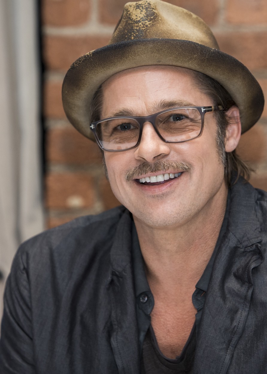 10. Brad Pitt, Kitajska Brad je imel prepoved vstopa na Kitajsko za obdobje 15-ih let, zaradi nastopa v filmu Sedem …