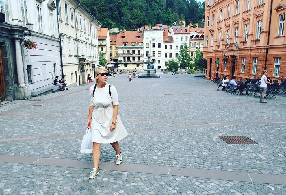 9. ManuElla Naša letošnja predstavnica se je sprehajala po Ljubljani. Pravi, da se vedno znova zaljubi v našo unikatno Ljubljano. …