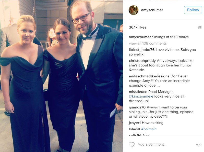 5. Ko je novinarka sinoči na podelitvi nagrad Emmy komičarki Amy Schumer zastavila vprašanje "kaj (danes) nosiš", je ta odgovorila: …