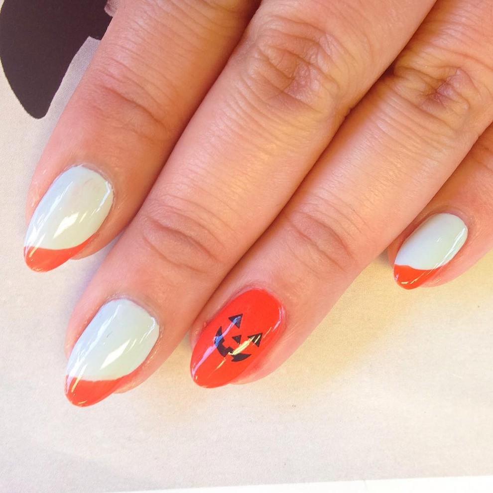 9. Strašna buča Srčkana strašna buča na prstancu. Sijajno! (Sigourney B. Nuñez via Instagram @nailartbysig)