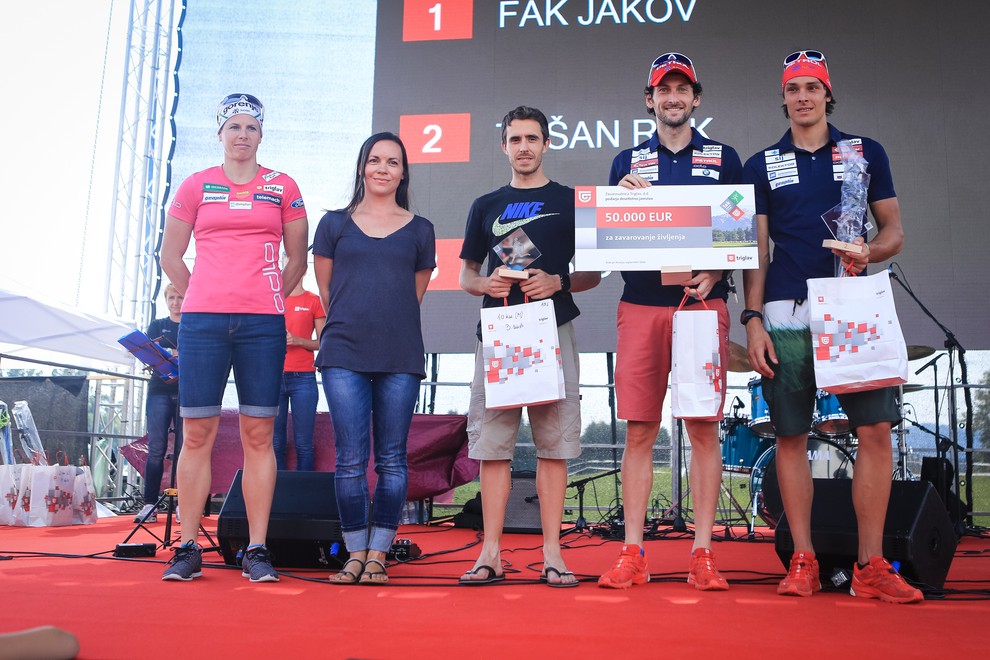 S slovenskimi športnimi junaki teklo kar 2.000 tekačev