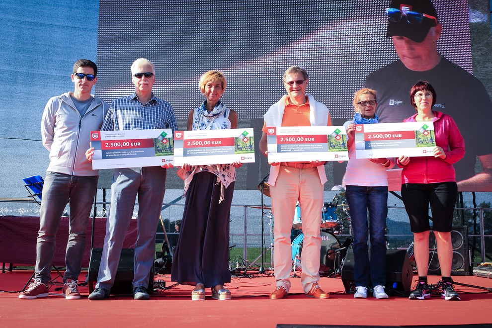 S slovenskimi športnimi junaki teklo kar 2.000 tekačev