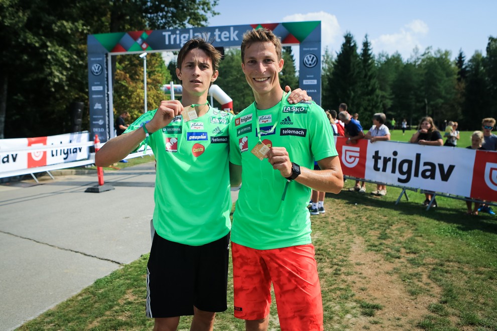 S slovenskimi športnimi junaki teklo kar 2.000 tekačev