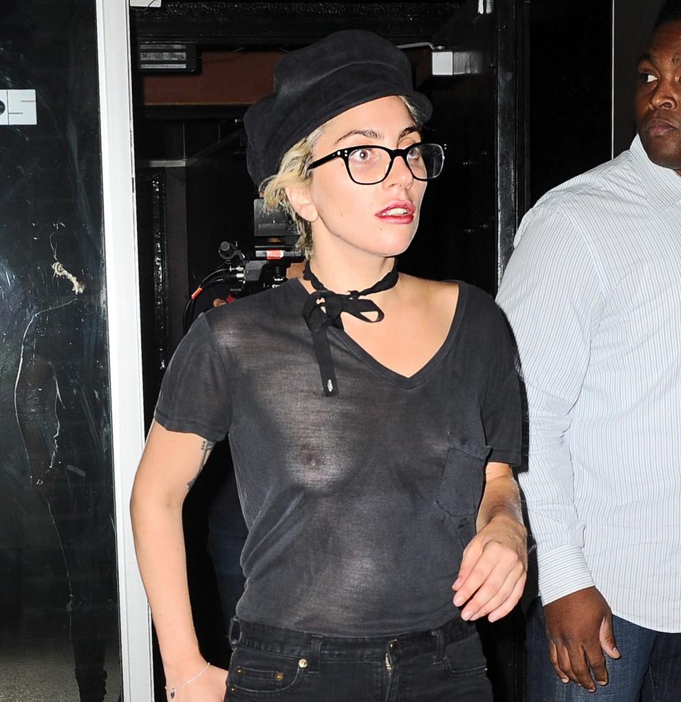 5. Lady Gaga Na seznam "razgaljenih" spada tudi Gaga, ki je minuli teden izdala nov videospot za skladbo Perfect Illusion. …