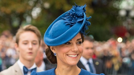 FOTO: Poglej, kakšne obleke je Kate nosila med kraljevim obiskom v Kanadi