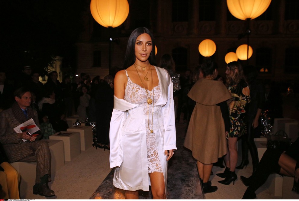 FOTO: Poglej, kaj sta Kim in Kourtney nosili na Pariškem tednu mode