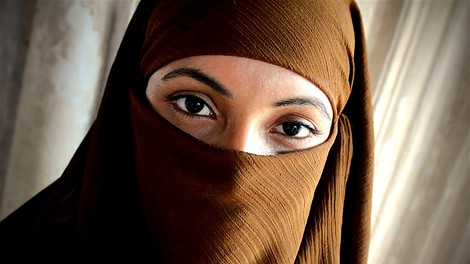 Kako gledamo na ženske, ki nosijo muslimanska oblačila?