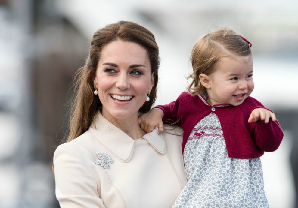 Princeska Charlotte je že sedaj precej oblegan karakter v svetovnih medijih. Svetu se je s svojo ljubkostjo še posebej prikupila …