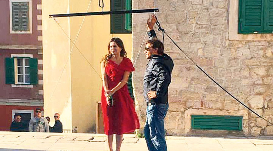 Severina na snemanju novega spota za dvojnico 'uporabila' znano Slovenko! (foto: Story press)