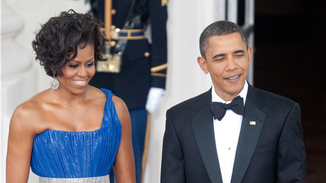 Vau, to je izbor 10 najlepših večernih oblek Michelle Obama, ki jih moraš videti!