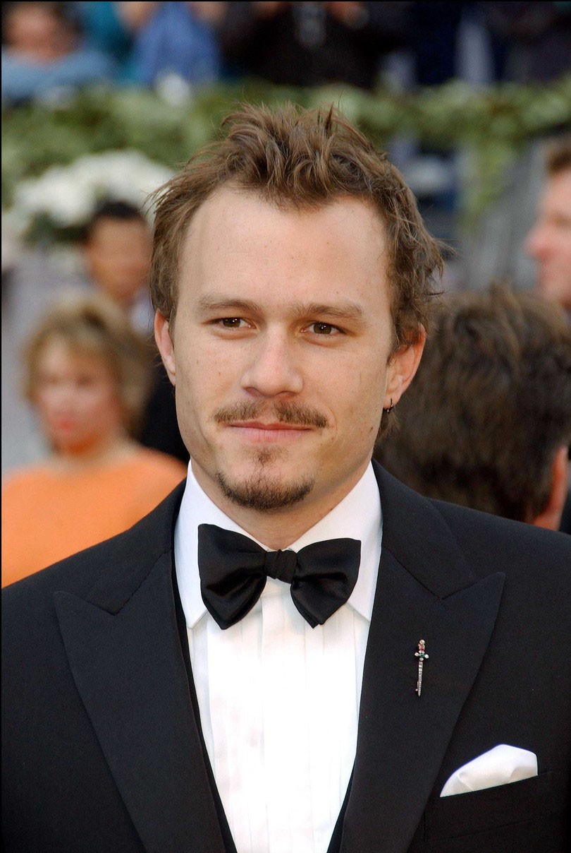 Heath Ledger je bil moški z veliko karizmo in neustavljivim šarmom. Prehitro nas je zapustil. Bil je izjemno talentiran igralec.