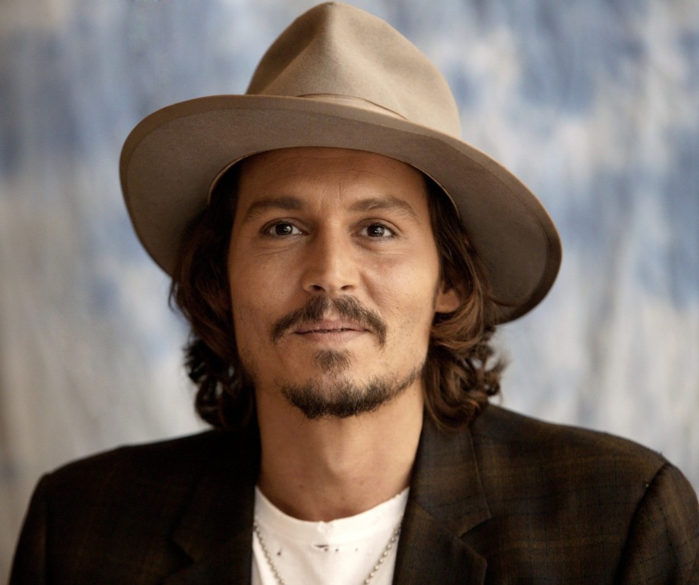 Johnny Depp s svojim šarmom privlači ženske vseh starosti. Izraz “ladies’ man” je ustvarjen prav zanj.