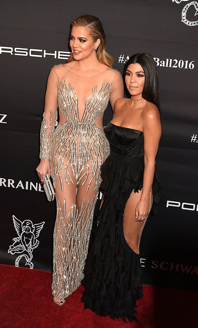Kaj praviš? Lepo? Se še spomniš stajlinga, ki ga je Kourtney nosila na pariškem tednu mode 2016 ...