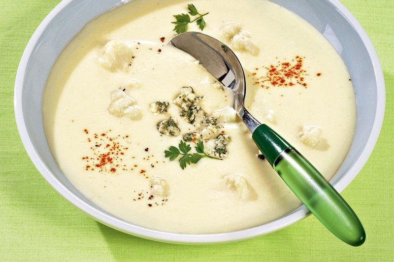 Sobotni recept: Cvetačna juha s sirom s plemenito plesnijo (foto: Profimedia)