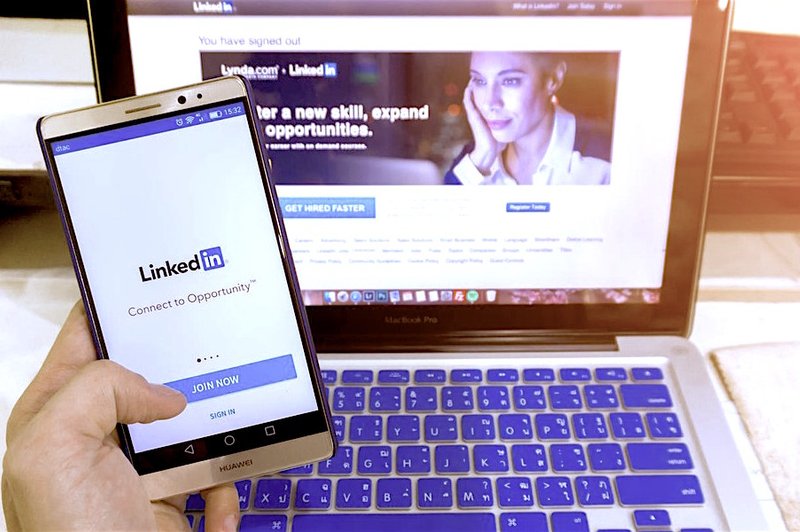 Z omrežjem LinkedIn do sanjske službe (+ kako si narediš OPAZEN profil) (foto: Profimedia)