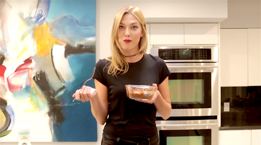 Lačna? Poglej, kaj si za malico pripravi supermanekenka Karlie Kloss (VIDEO) (foto: You Tube screen shot)