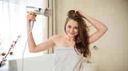 5 največjih napak, ki jih delaš pri sušenju las (nujno jih odpravi)
