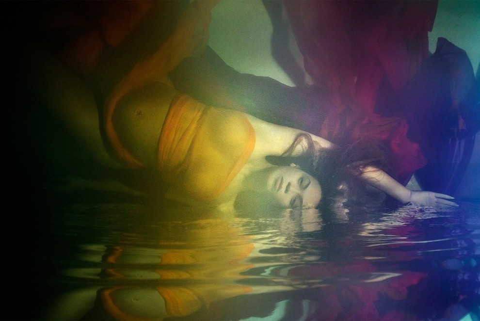 FOTO: Z dvojčki noseča Beyonce navdušuje z golimi fotografijami