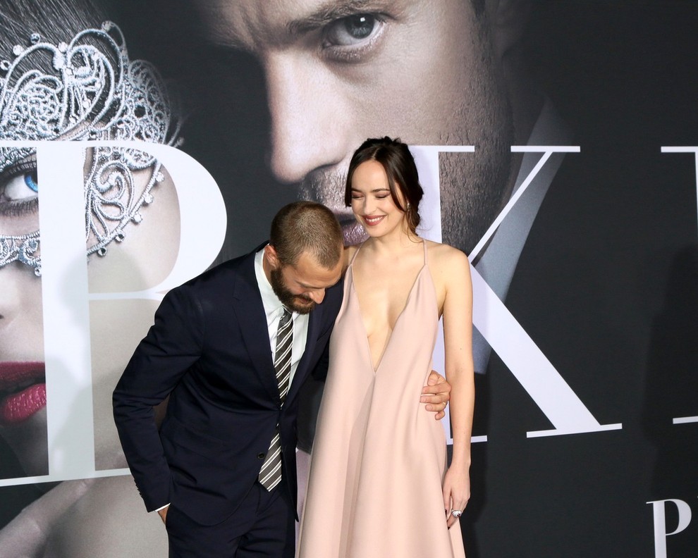 ... Jamie Dornan, ki je na premiero prišel v obleki in zelo dobro razpoložen ...