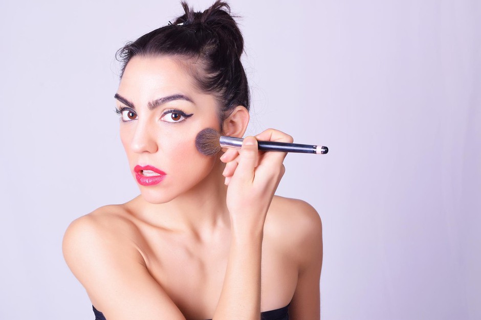 Ličenje: 5 make-up napak, ki te postarajo! (foto: Profimedia)