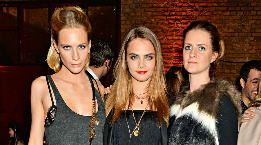 Cara, Chloe in Poppy so zaradi 
težav svoje mame, ki jo sicer 
opisujejo kot pogumno in srčno 
osebo, močno trpele. (foto: Profimedia)