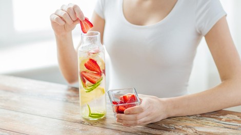 6 pijač za čez dan, s katerimi se boš znebila odvečne maščobe
