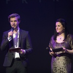 Z voditeljsko taktirko sta mahala mister Slovenije 2016 Tilen Grah in Klavdija Mlekuž. (foto: Luka Brataševec)