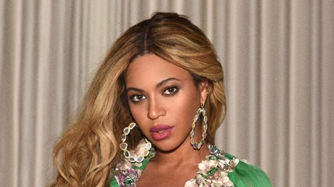 Beyoncé: To je najlepša obleka v zeleni barvi, kar smo jih kdaj videli na nosečkah (FOTO)