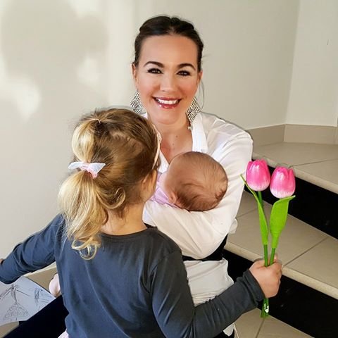Rebeka Dremelj z novim izdelkom razdelila mamice  - Je to 'primerno' za otroke ali ne? (foto: PrtSc Instagram @rebekadremelj)